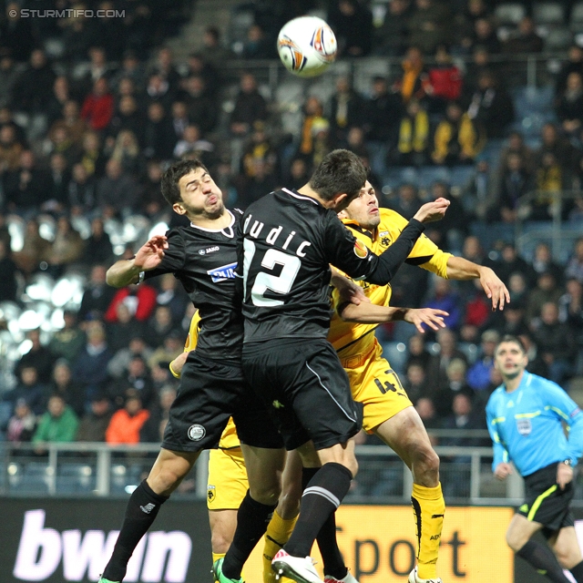 Sturm Graz - AEK Athen
UEFA Europa League Gruppenphase 6. Spieltag, SK Sturm Graz - AEK Athen, Stadion Liebenau Graz, 14.12.2011. 

Foto zeigt Giorgi Popkhadze (Sturm), Milan Dudic (Sturm) und Mavroudis Bougaidis (AEK Athen)
