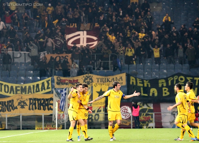 Sturm Graz - AEK Athen
UEFA Europa League Gruppenphase 6. Spieltag, SK Sturm Graz - AEK Athen, Stadion Liebenau Graz, 14.12.2011. 

Foto zeigt Spieler und Fans von AEK Athen
