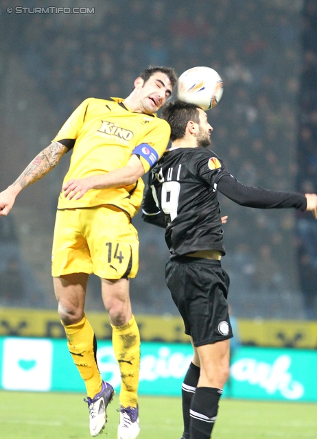 Sturm Graz - AEK Athen
UEFA Europa League Gruppenphase 6. Spieltag, SK Sturm Graz - AEK Athen, Stadion Liebenau Graz, 14.12.2011. 

Foto zeigt Grigoris Makos (AEK Athen) und Darko Bodul (Sturm)
Schlüsselwörter: kopfball