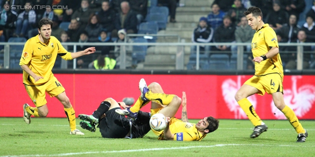 Sturm Graz - AEK Athen
UEFA Europa League Gruppenphase 6. Spieltag, SK Sturm Graz - AEK Athen, Stadion Liebenau Graz, 14.12.2011. 

Foto zeigt Florian Kainz (Sturm) und Kostas Manolas (AEK Athen)
Schlüsselwörter: foul