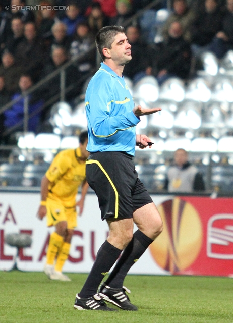 Sturm Graz - AEK Athen
UEFA Europa League Gruppenphase 6. Spieltag, SK Sturm Graz - AEK Athen, Stadion Liebenau Graz, 14.12.2011. 

Foto zeigt Schiedsrichter Alexandru Deaconu (ROM)
