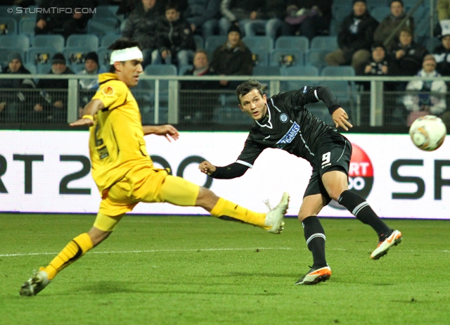 Sturm Graz - AEK Athen
UEFA Europa League Gruppenphase 6. Spieltag, SK Sturm Graz - AEK Athen, Stadion Liebenau Graz, 14.12.2011. 

Foto zeigt Giannis Kontoes (AEK Athen) und Haris Bukva (Sturm)
