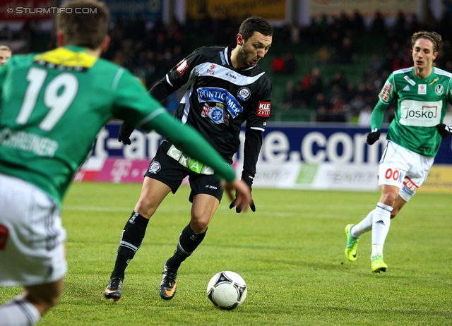 Ried - Sturm Graz
Oesterreichische Fussball Bundesliga, 19. Runde,  SV Ried - SK Sturm Graz, Arena Ried, 17.12.2011. 

Foto zeigt Peter Hackmair (Ried) und Darko Bodul (Sturm)
