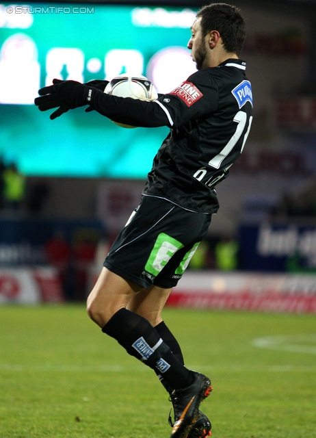 Ried - Sturm Graz
Oesterreichische Fussball Bundesliga, 19. Runde,  SV Ried - SK Sturm Graz, Arena Ried, 17.12.2011. 

Foto zeigt Darko Bodul (Sturm)
