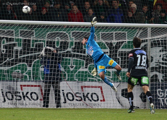 Ried - Sturm Graz
Oesterreichische Fussball Bundesliga, 19. Runde,  SV Ried - SK Sturm Graz, Arena Ried, 17.12.2011. 

Foto zeigt Silvije Cavlina (Sturm) und Joachim Standfest (Sturm)
