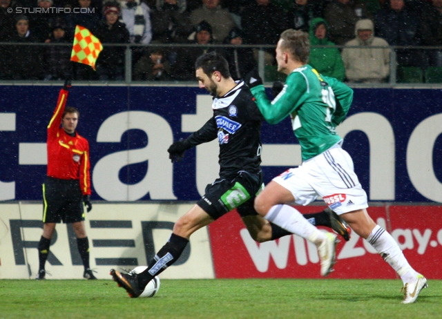 Ried - Sturm Graz
Oesterreichische Fussball Bundesliga, 19. Runde,  SV Ried - SK Sturm Graz, Arena Ried, 17.12.2011. 

Foto zeigt Darko Bodul (Sturm)
