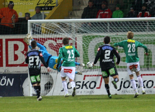 Ried - Sturm Graz
Oesterreichische Fussball Bundesliga, 19. Runde,  SV Ried - SK Sturm Graz, Arena Ried, 17.12.2011. 

Foto zeigt Christian Klem (Sturm), Silvije Cavlina (Sturm), Daniel Beichler (Ried), Giorgi Popkhadze (Sturm) und Thomas Reifeltshammer (Ried)
Schlüsselwörter: tor