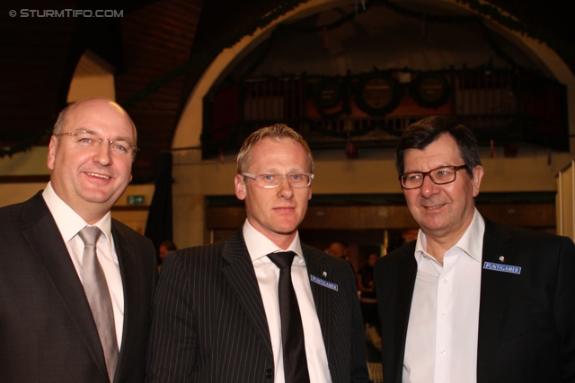 ao. Generalversammlung Sturm
Oesterreichische Fussball Bundesliga, Ausserordentliche Generalversammlung SK Sturm, Brauhaus Puntigam Graz, 17.1.2012. 

Foto zeigt Hans Rinner (Praesident Bundesliga), Peter Schaller (Vorstandskandidat) und Ernst Wustinger  (Vorstandskandidat)
