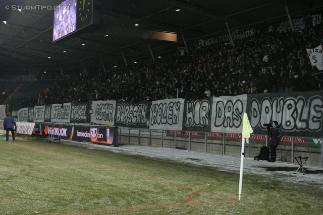 Sturm Graz - Mattersburg
Oesterreichische Fussball Bundesliga, 20. Runde,  SK Sturm Graz - SV Mattersburg, Stadion Liebenau Graz, 11.02.2012. 

Foto Fans von Sturm mit einem Spruchband 
