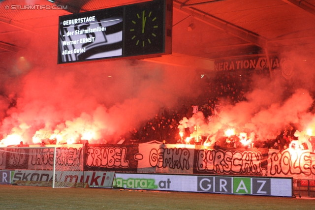 Sturm Graz - Mattersburg
Oesterreichische Fussball Bundesliga, 20. Runde,  SK Sturm Graz - SV Mattersburg, Stadion Liebenau Graz, 11.02.2012. 

Foto zeigt Fans von Sturm
Schlüsselwörter: pyrotechnik