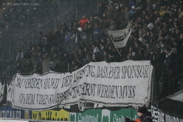 Sturm Graz - Mattersburg
Oesterreichische Fussball Bundesliga, 20. Runde,  SK Sturm Graz - SV Mattersburg, Stadion Liebenau Graz, 11.02.2012. 

Foto zeigt Fans von Sturm mit einem Spruchband
