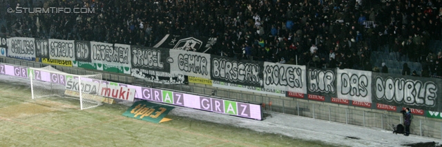 Sturm Graz - Mattersburg
Oesterreichische Fussball Bundesliga, 20. Runde,  SK Sturm Graz - SV Mattersburg, Stadion Liebenau Graz, 11.02.2012. 

Foto zeigt Fans von Sturm mit einem Spruchband
