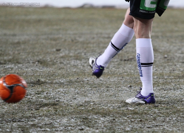 Sturm Graz - Mattersburg
Oesterreichische Fussball Bundesliga, 20. Runde,  SK Sturm Graz - SV Mattersburg, Stadion Liebenau Graz, 11.02.2012. 

Foto zeigt ein Feature mit einem Spieler und dem Ball
