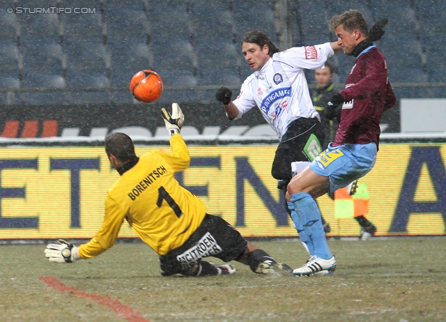 Sturm Graz - Mattersburg
Oesterreichische Fussball Bundesliga, 20. Runde,  SK Sturm Graz - SV Mattersburg, Stadion Liebenau Graz, 11.02.2012. 

Foto zeigt Thomas Borenitsch (Mattersburg) und Imre Szabics (Sturm)
