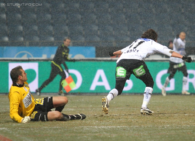 Sturm Graz - Mattersburg
Oesterreichische Fussball Bundesliga, 20. Runde,  SK Sturm Graz - SV Mattersburg, Stadion Liebenau Graz, 11.02.2012. 

Foto zeigt Thomas Borenitsch (Mattersburg) und Imre Szabics (Sturm)
Schlüsselwörter: tor