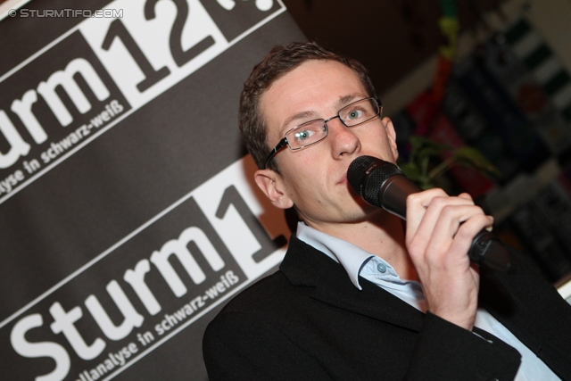 12er-Stammtisch
Sturm12.at Diskussionsrunde 12er-Stammtisch, Sturm-Treff Graz-Liebenau, 16.02.2012. 

Foto zeigt Jakob Traby (Moderator)
