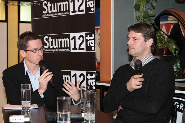 12er-Stammtisch
Sturm12.at Diskussionsrunde 12er-Stammtisch, Sturm-Treff Graz-Liebenau, 16.02.2012. 

Foto zeigt Jakob Traby (Moderator) und Hannes Reinmayr (ehem. Spieler Sturm)
