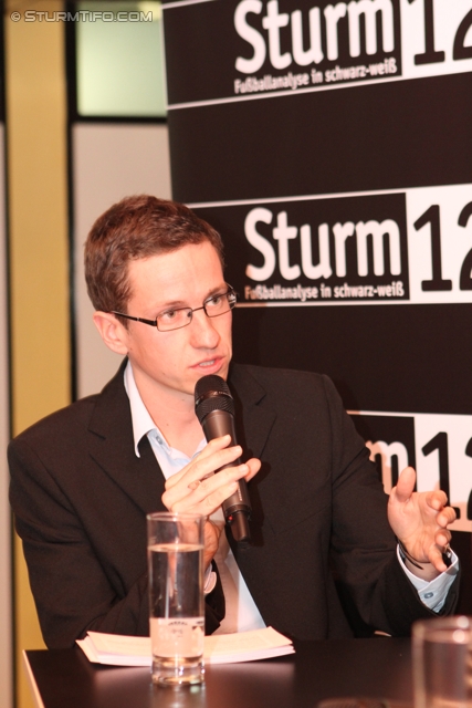 12er-Stammtisch
Sturm12.at Diskussionsrunde 12er-Stammtisch, Sturm-Treff Graz-Liebenau, 16.02.2012. 

Foto zeigt Jakob Traby (Moderator)
