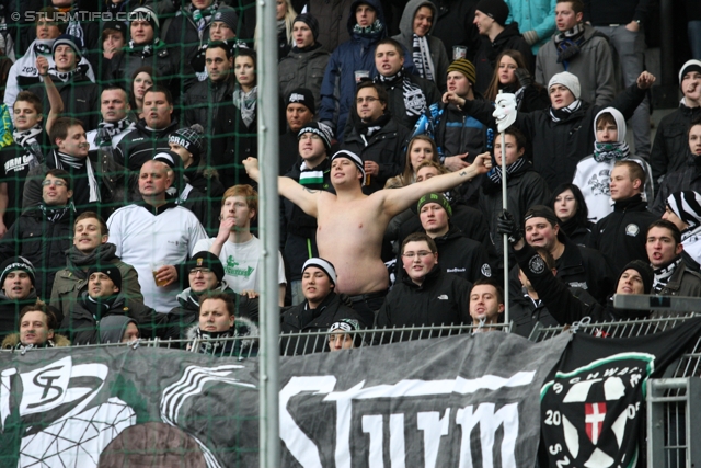 Salzburg - Sturm Graz
Oesterreichische Fussball Bundesliga, 21. Runde,  RB Salzburg - SK Sturm Graz, Stadion Wals-Siezenheim, 19.02.2012. 

Foto zeigt Fans von Sturm mit einem Spruchband
