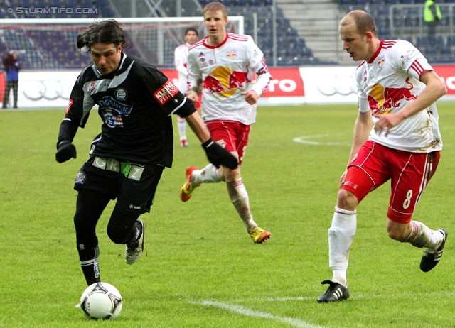 Salzburg - Sturm Graz
Oesterreichische Fussball Bundesliga, 21. Runde,  RB Salzburg - SK Sturm Graz, Stadion Wals-Siezenheim, 19.02.2012. 

Foto zeigt Imre Szabics (Sturm) und Petri Pasanen (Salzburg)
