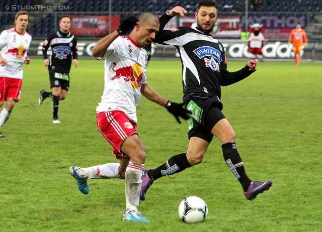 Salzburg - Sturm Graz
Oesterreichische Fussball Bundesliga, 21. Runde,  RB Salzburg - SK Sturm Graz, Stadion Wals-Siezenheim, 19.02.2012. 

Foto zeigt Leonardo Vitor Santiago (Salzburg) und Darko Bodul (Sturm)
