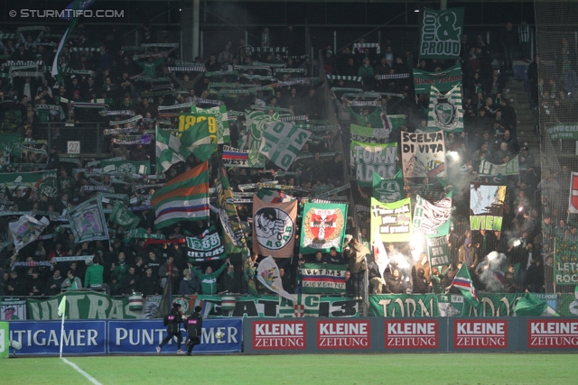 Sturm Graz - Rapid
Oesterreichische Fussball Bundesliga, 22. Runde, SK Sturm Graz - SK Rapid Wien, Stadion Liebenau Graz, 25.02.2012. 

Foto zeigt Fans von Rapid
Schlüsselwörter: pyrotechnik