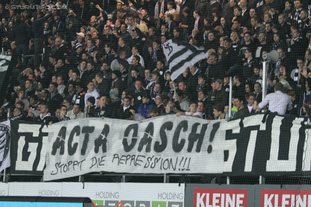 Sturm Graz - Rapid
Oesterreichische Fussball Bundesliga, 22. Runde, SK Sturm Graz - SK Rapid Wien, Stadion Liebenau Graz, 25.02.2012. 

Foto zeigt Fans von Sturm mit einem Spruchband
Schlüsselwörter: protest