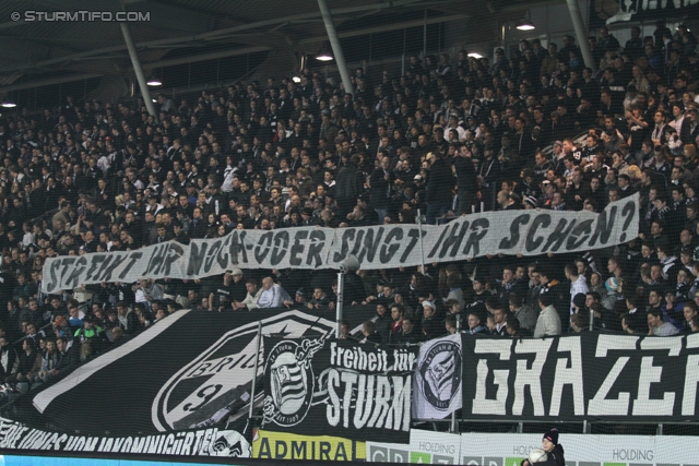 Sturm Graz - Rapid
Oesterreichische Fussball Bundesliga, 22. Runde, SK Sturm Graz - SK Rapid Wien, Stadion Liebenau Graz, 25.02.2012. 

Foto zeigt Fans von Sturm mit einem Spruchband
