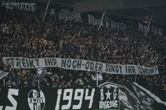 Sturm Graz - Rapid
Oesterreichische Fussball Bundesliga, 22. Runde, SK Sturm Graz - SK Rapid Wien, Stadion Liebenau Graz, 25.02.2012. 

Foto zeigt Fans von Sturm mit einem Spruchband
