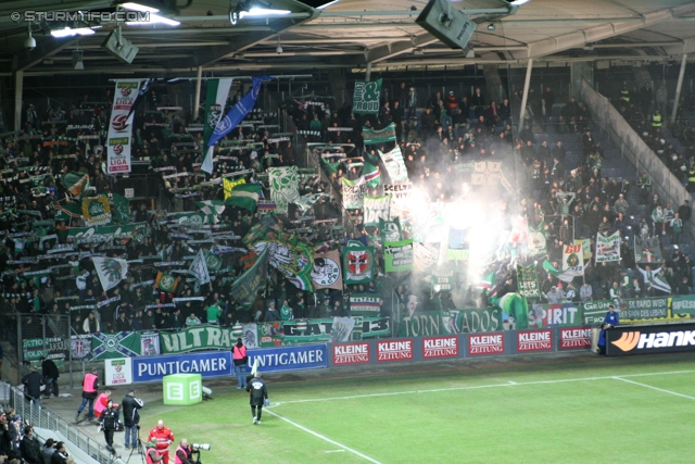 Sturm Graz - Rapid
Oesterreichische Fussball Bundesliga, 22. Runde, SK Sturm Graz - SK Rapid Wien, Stadion Liebenau Graz, 25.02.2012. 

Foto zeigt Fans von Rapid
Schlüsselwörter: pyrotechnik