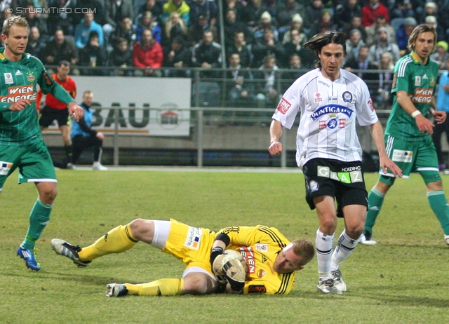 Sturm Graz - Rapid
Oesterreichische Fussball Bundesliga, 22. Runde, SK Sturm Graz - SK Rapid Wien, Stadion Liebenau Graz, 25.02.2012. 

Foto zeigt Lukas Koenigshofer (Rapid) und Imre Szabics (Sturm)
