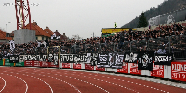 Kapfenberg - Sturm Graz
Oesterreichische Fussball Bundesliga, 23. Runde, Kapfenberger SV - SK Sturm Graz, Franz-Fekete-Stadion Kapfenberg, 04.03.2012. 

Foto zeigt Fans von Sturm
