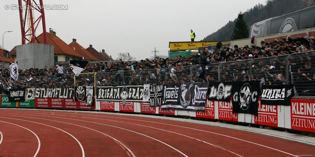 Kapfenberg - Sturm Graz
Oesterreichische Fussball Bundesliga, 23. Runde, Kapfenberger SV - SK Sturm Graz, Franz-Fekete-Stadion Kapfenberg, 04.03.2012. 

Foto zeigt Fans von Sturm
