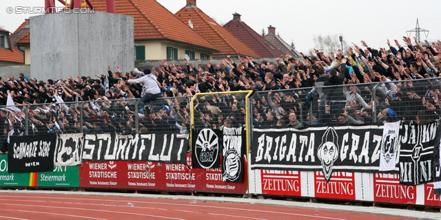 Kapfenberg - Sturm Graz
Oesterreichische Fussball Bundesliga, 23. Runde, Kapfenberger SV - SK Sturm Graz, Franz-Fekete-Stadion Kapfenberg, 04.03.2012. 

Foto zeigt Fans von Sturm
