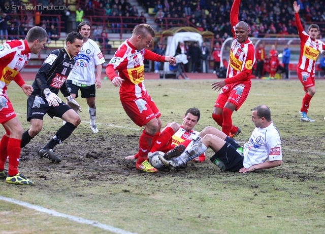 Kapfenberg - Sturm Graz
Oesterreichische Fussball Bundesliga, 23. Runde, Kapfenberger SV - SK Sturm Graz, Franz-Fekete-Stadion Kapfenberg, 04.03.2012. 

Foto zeigt Mark Prettenthaler  (Kapfenberg), Raphael Wolf (Kapfenberg), Imre Szabics (Sturm), Ferdinand Feldhofer (Sturm) 
