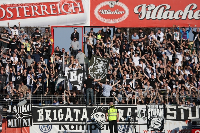 Admira - Sturm Graz
Oesterreichische Fussball Bundesliga, 25. Runde, FC Admira - SK Sturm Graz, Stadion Suedstadt Maria Enzersdorf, 18.3.2012. 

Foto zeigt Fans von Sturm
