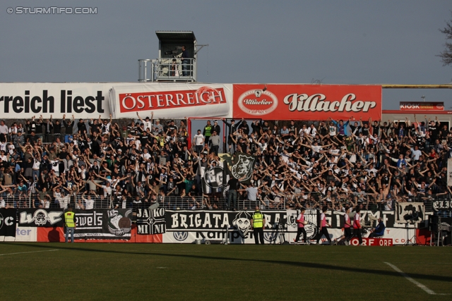 Admira - Sturm Graz
Oesterreichische Fussball Bundesliga, 25. Runde, FC Admira - SK Sturm Graz, Stadion Suedstadt Maria Enzersdorf, 18.3.2012. 

Foto zeigt Fans von Sturm
