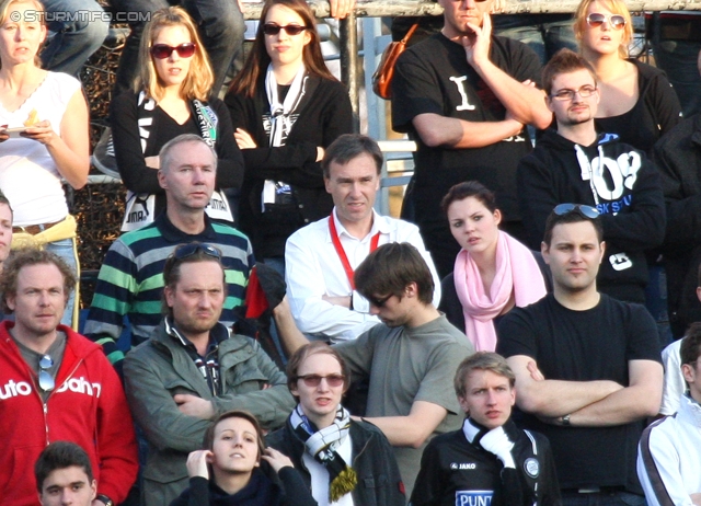 Admira - Sturm Graz
Oesterreichische Fussball Bundesliga, 25. Runde, FC Admira - SK Sturm Graz, Stadion Suedstadt Maria Enzersdorf, 18.3.2012. 

Foto zeigt Christian Jauk (Praesident Sturm) und Fans von Sturm
