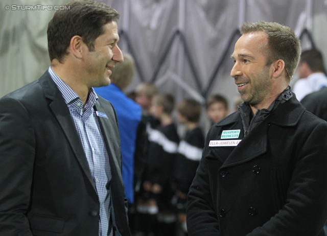 Sturm Graz - Innsbruck
Oesterreichische Fussball Bundesliga, 26. Runde,  SK Sturm Graz - FC Wacker Innsbruck, Stadion Liebenau Graz, 21.03.2012. 

Foto zeigt Franco Foda (Cheftrainer Sturm) und Roman Maehlich (ehem. Spieler Sturm)
