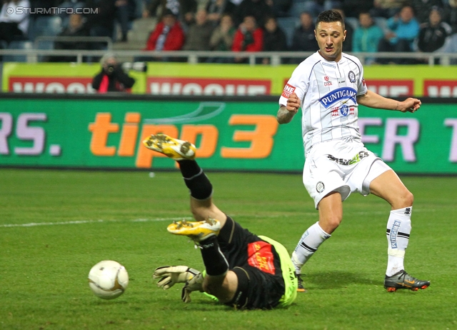 Sturm Graz - Innsbruck
Oesterreichische Fussball Bundesliga, 26. Runde,  SK Sturm Graz - FC Wacker Innsbruck, Stadion Liebenau Graz, 21.03.2012. 

Foto zeigt Szabolcs Safar (Innsbruck) und Darko Bodul (Sturm)
