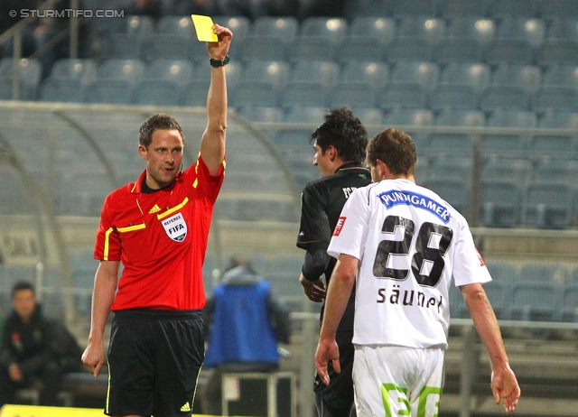 Sturm Graz - Innsbruck
Oesterreichische Fussball Bundesliga, 26. Runde,  SK Sturm Graz - FC Wacker Innsbruck, Stadion Liebenau Graz, 21.03.2012. 

Foto zeigt Schiedsrichter Harald Lechner und Juergen Saeumel (Sturm)
Schlüsselwörter: gelbe