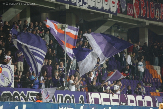 Austria Wien - Sturm Graz
Oesterreichische Fussball Bundesliga, 27. Runde,  FK Austira Wien - SK Sturm Graz, Franz-Horr-Stadion Wien, 24.03.2012. 

Foto zeigt Fans von Austria Wien
