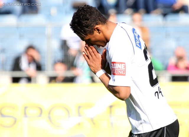 Sturm Graz - Ried
Oesterreichische Fussball Bundesliga, 28. Runde,  SK Sturm Graz - SV Ried, Stadion Liebenau Graz, 31.03.2012. 

Foto zeigt Rubin Rafael Okotie (Sturm)
Schlüsselwörter: nachdenklich