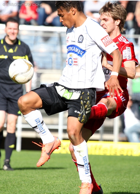 Sturm Graz - Ried
Oesterreichische Fussball Bundesliga, 28. Runde,  SK Sturm Graz - SV Ried, Stadion Liebenau Graz, 31.03.2012. 

Foto zeigt Rubin Rafael Okotie (Sturm)
Schlüsselwörter: zweikampf