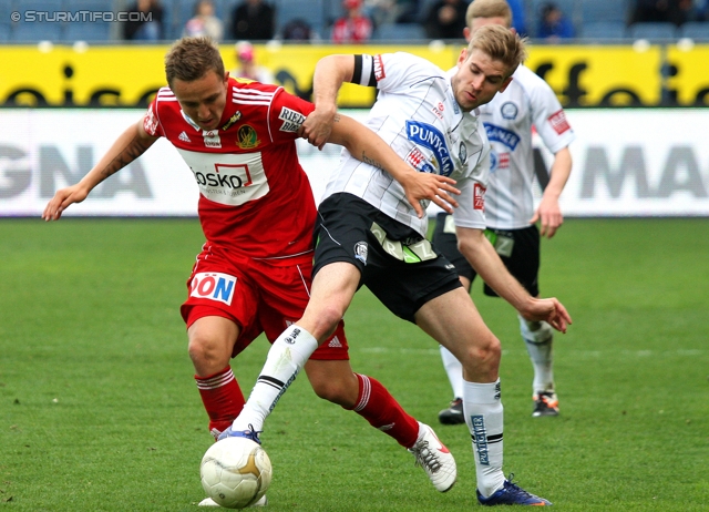 Sturm Graz - Ried
Oesterreichische Fussball Bundesliga, 28. Runde,  SK Sturm Graz - SV Ried, Stadion Liebenau Graz, 31.03.2012. 

Foto zeigt Daniel Beichler (Ried) und Manuel Weber (Sturm)
Schlüsselwörter: zweikampf