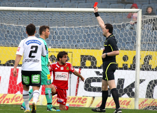 Sturm Graz - Ried
Oesterreichische Fussball Bundesliga, 28. Runde,  SK Sturm Graz - SV Ried, Stadion Liebenau Graz, 31.03.2012. 

Foto zeigt Giorgi Popkhadze (Sturm), Christian Gratzei (Sturm) und Schiedsrichter Thomas Einwaller
Schlüsselwörter: rote