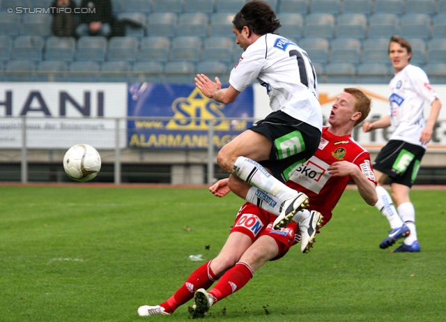 Sturm Graz - Ried
Oesterreichische Fussball Bundesliga, 28. Runde,  SK Sturm Graz - SV Ried, Stadion Liebenau Graz, 31.03.2012. 

Foto zeigt Imre Szabics (Sturm) und Thomas Reifeltshammer (Ried)
Schlüsselwörter: foul