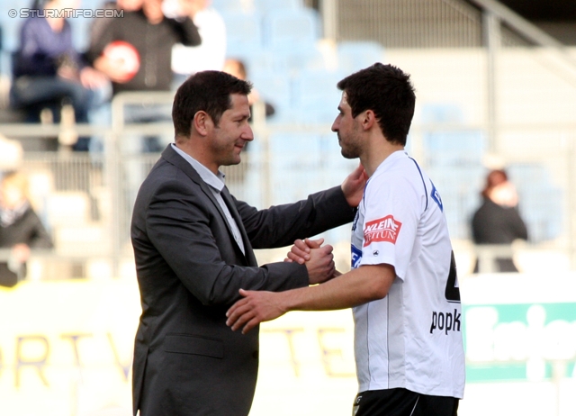 Sturm Graz - Ried
Oesterreichische Fussball Bundesliga, 28. Runde,  SK Sturm Graz - SV Ried, Stadion Liebenau Graz, 31.03.2012. 

Foto zeigt Franco Foda (Cheftrainer Sturm) und Giorgi Popkhadze (Sturm)
Schlüsselwörter: dank