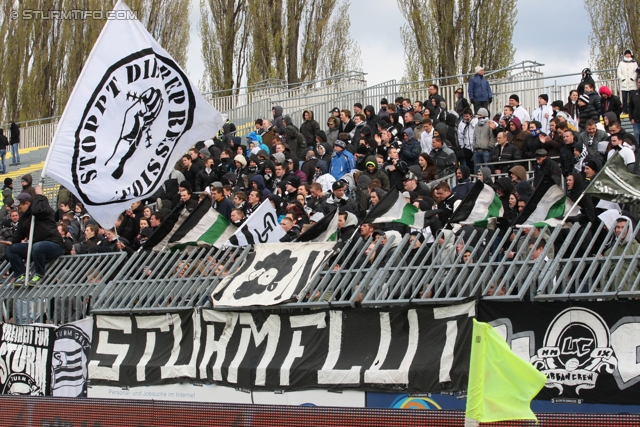 Sturm Graz - Ried
Oesterreichische Fussball Bundesliga, 29. Runde,  SV Mattersburg - SK Sturm Graz, Pappelstadion Mattersburg, 08.04.2012. 

Foto zeigt Fans von Sturm
