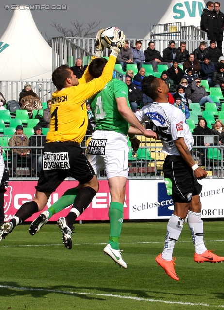 Sturm Graz - Ried
Oesterreichische Fussball Bundesliga, 29. Runde,  SV Mattersburg - SK Sturm Graz, Pappelstadion Mattersburg, 08.04.2012. 

Foto zeigt Thomas Borenitsch (Mattersburg), Nedeljko Malic (Mattersburg) und Darko Bodul (Sturm)
